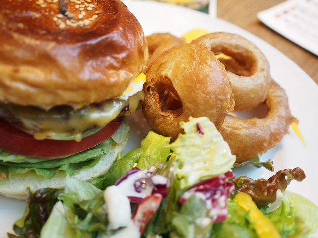 THE CORNER Hamburger