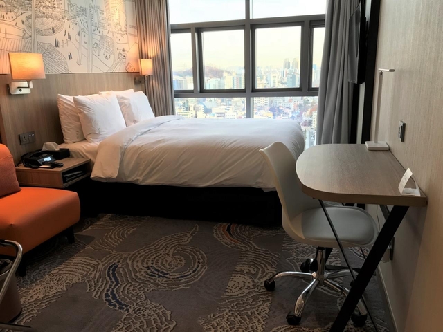 6. ホリデイ イン エクスプレス ソウル ホンデ