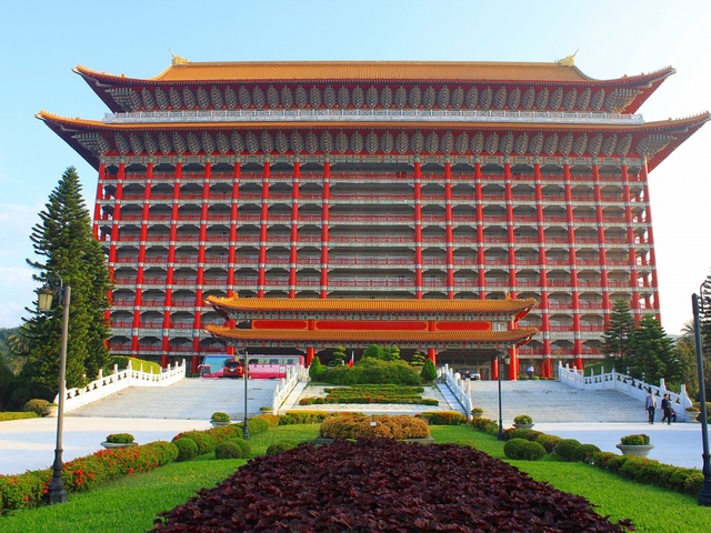 8. ザ グランド ホテル