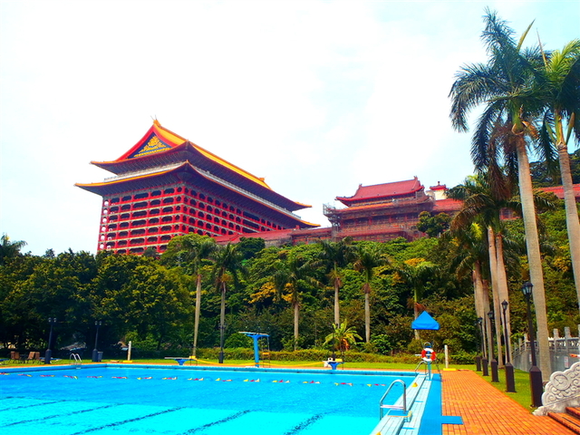 8. ザ グランド ホテル