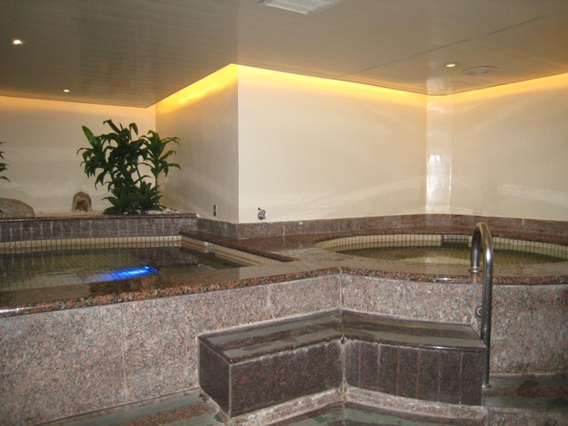 9. シャングリラ ファー イースタン プラザ ホテル