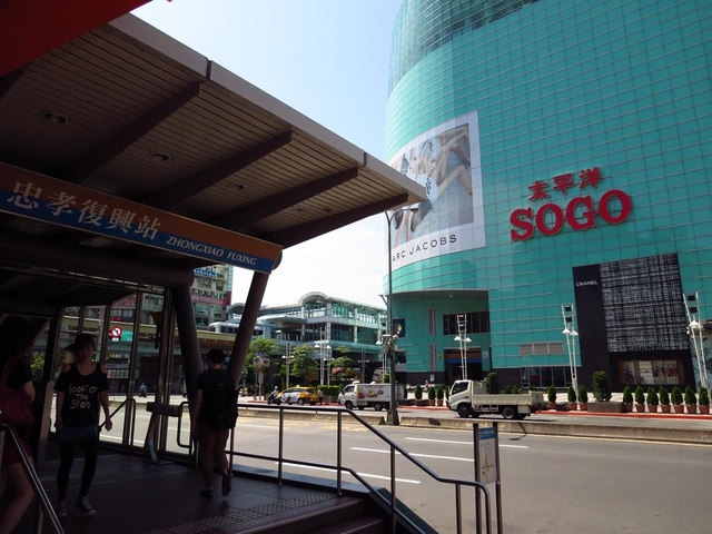 使い勝手のいい駅でデパートやショップも充実【忠孝復興駅周辺エリア】