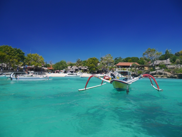 レンボンガン島のビーチ