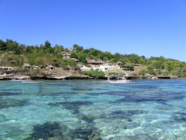 レンボンガン島のビーチ