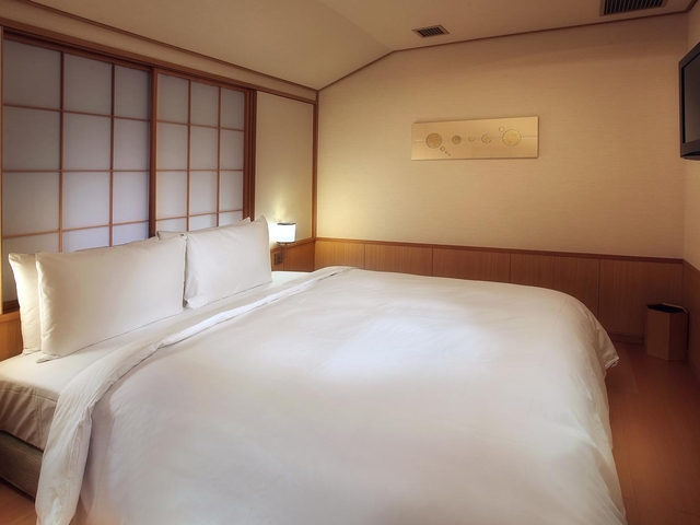 4. ラジウム カガヤ インターナショナル ホテル