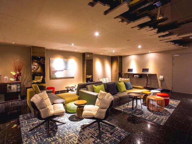 2. エアライン イン カオシュン ステーション