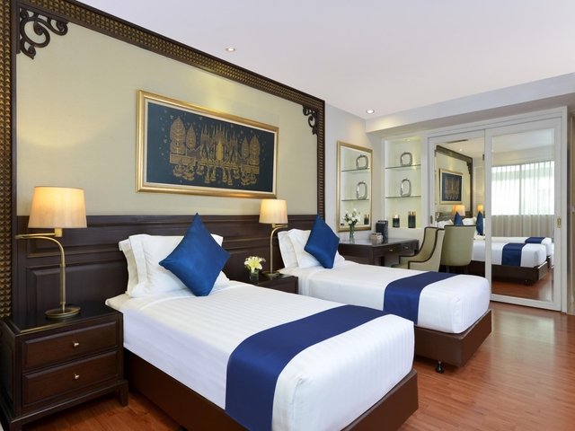 4. センター ポイント シーロム リバー ビュー ホテル