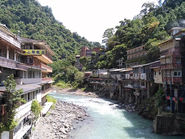 2. 烏来温泉 / 台北