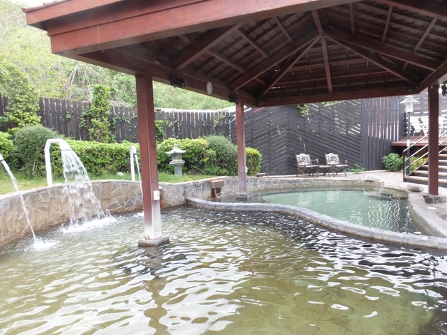 8. 四重渓温泉 / 屏東