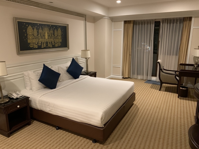 5. センター ポイント シーロム リバー ビュー ホテル