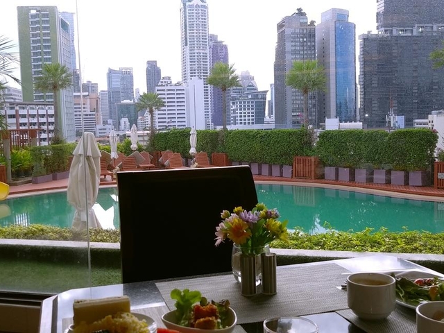 5. センター ポイント シーロム リバー ビュー ホテル