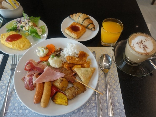 4. グランデ センター ポイント ホテル ターミナル 21