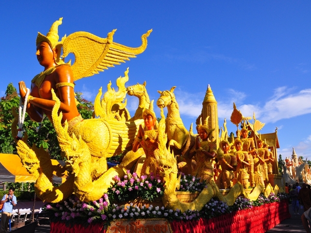 【タイ】ウボンラチャタニのろうそく祭