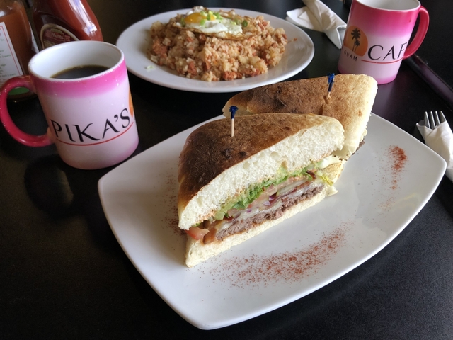 6位:テレビや観光ガイドで取り上げられた地元の人気店「ピカズ カフェ」