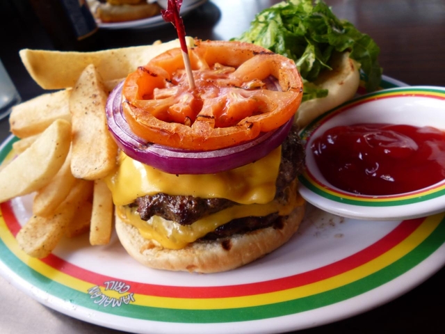5位:バーガーはパテが2枚挟まれて食べ応え満点「ジャマイカン グリル (タモン店)」