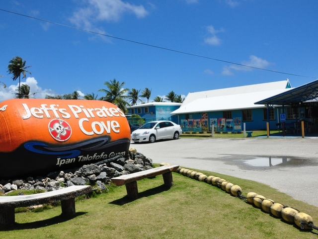 5位:バーガーからはみ出たチーズがたまらない！「ジェフズ パイレーツ コーブ」