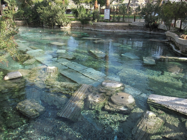 【3位】パムッカレ温泉 / トルコ