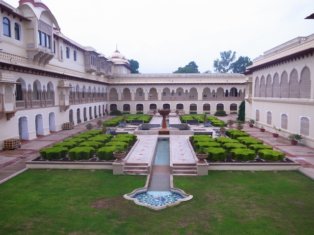 3.タージ ランバグ パレス