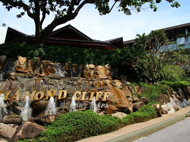 9. ダイモンド クリフ リゾート アンド スパ