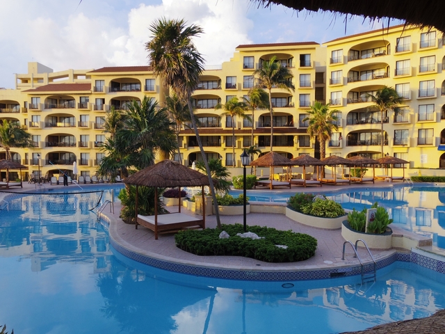 1.エンポリオ カンクン