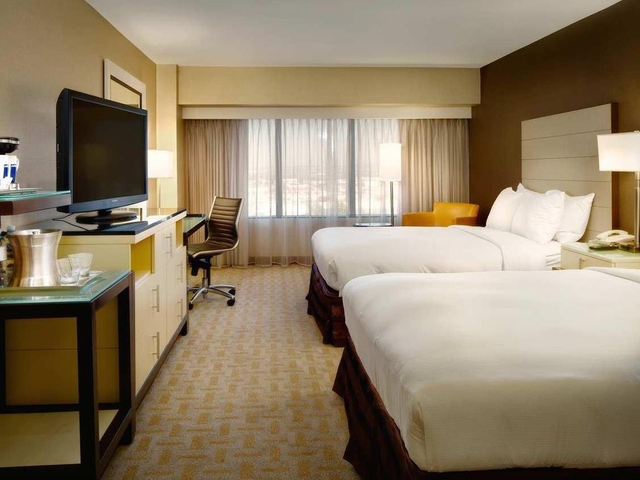 12. ヒルトン ロサンゼルス エアポート / 空港近く(トーランス)