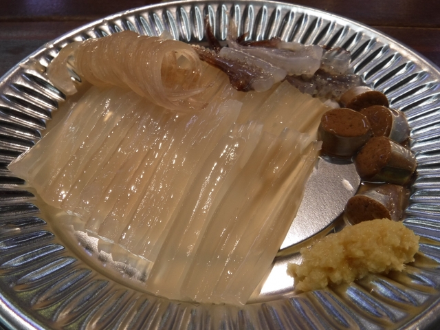 函館朝市 駅二市場 活いか釣り広場