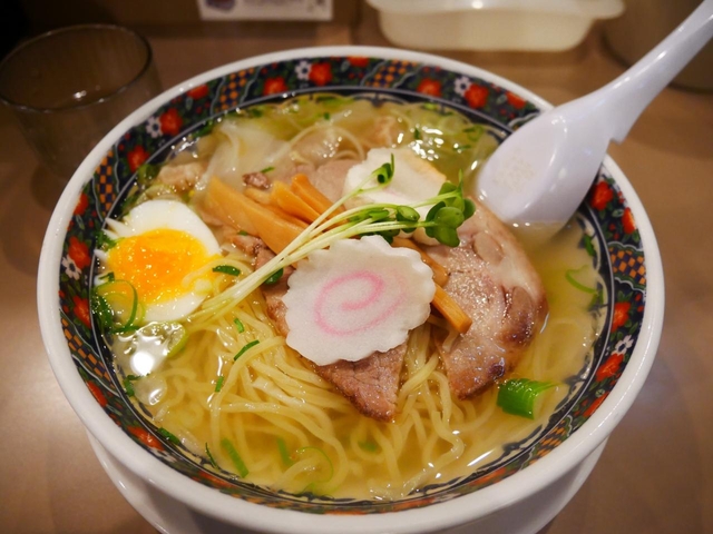 5. 北海道3大ラーメンの1つ「塩ラーメン」