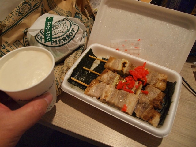 9. 函館老舗のコンビニで作る！ 豚肉なのに「焼き鳥弁当」！？