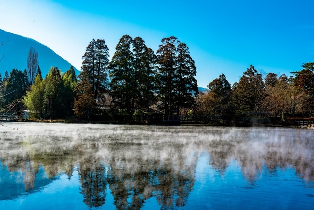 17. 大分・金鱗湖の朝霧