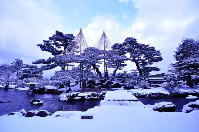 8. 石川・兼六園の雪吊り