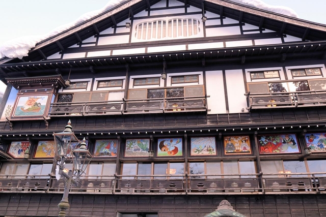 銀山温泉のおすすめ観光【1】 左官職人の芸術「鏝絵」