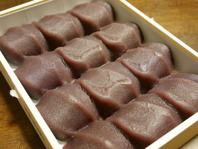 定番お土産！ 伊勢名物「赤福 本店」の「赤福餅」と1日限定「朔日(ついたち)餅」