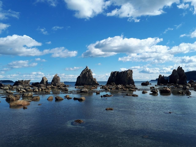 6. 弘法大師の伝説が残る奇岩群「橋杭岩」