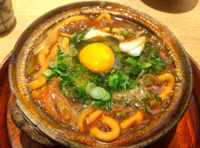 名物の名古屋グルメ3. みそ煮込うどん