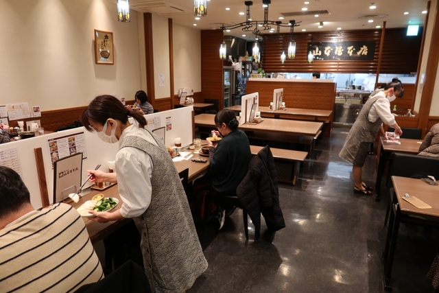 名物の名古屋グルメ3. みそ煮込うどん