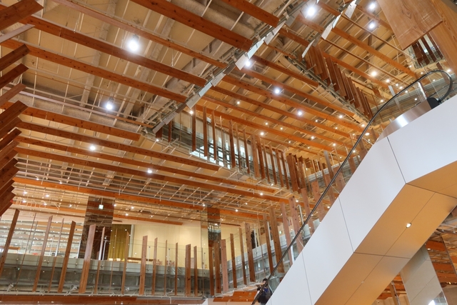 富山市ガラス美術館