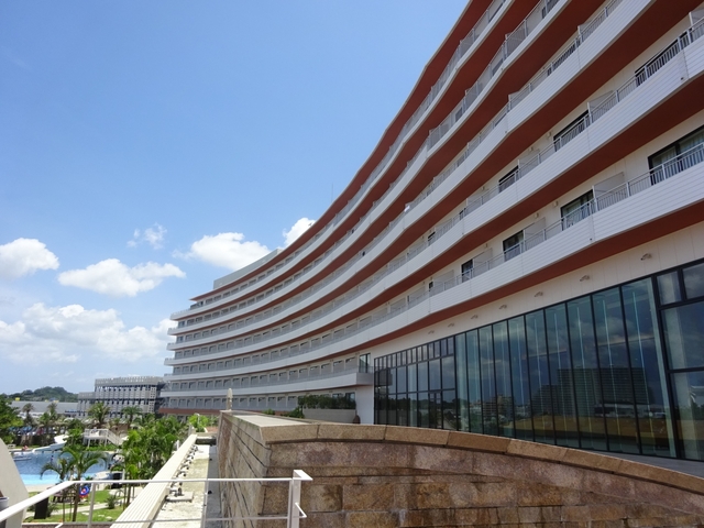 ヒルトン沖縄北谷リゾート / 北谷町美浜