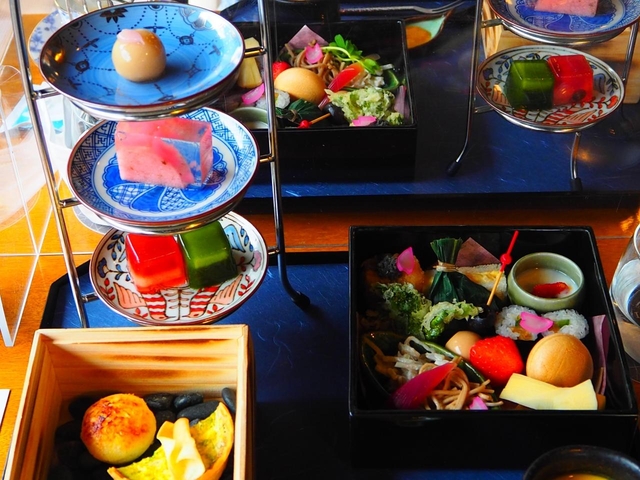 7. 和のアフタヌーンティーでラグジュアリーなひとときを「茶寮 八翠」