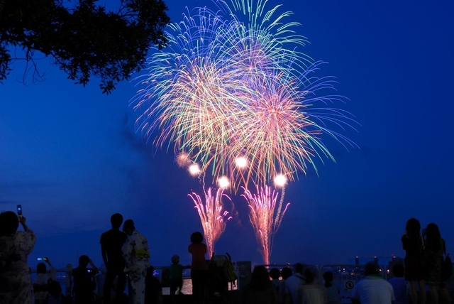 横浜スパークリングトワイライト 横浜港花火ショー