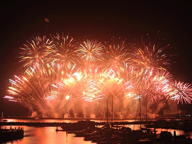 7. 熱海海上花火大会 / 静岡県