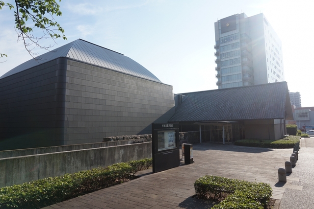 11. 実際に使っていた書籍や書庫を展示「松本清張記念館」