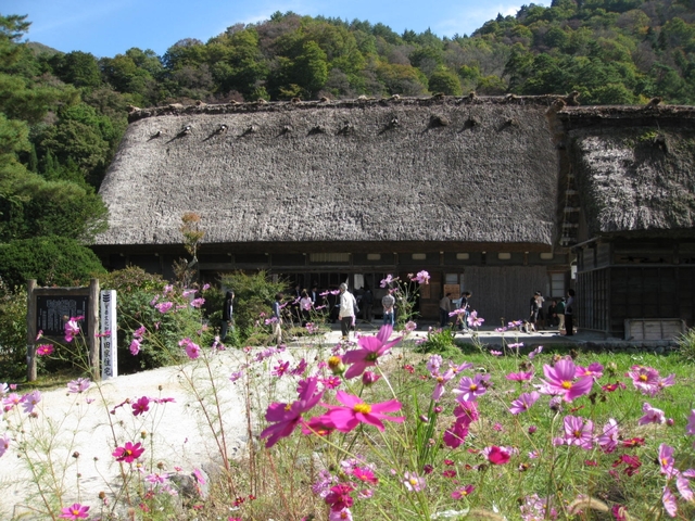 4. 白川郷で外せない！ 合掌造りの建物