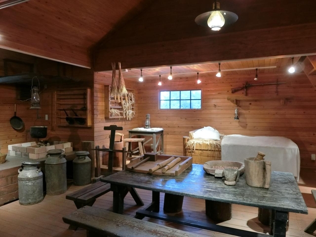 18. ハイジの世界観と季節ごとの花々が楽しめる「山梨県立フラワーセンターハイジの村」