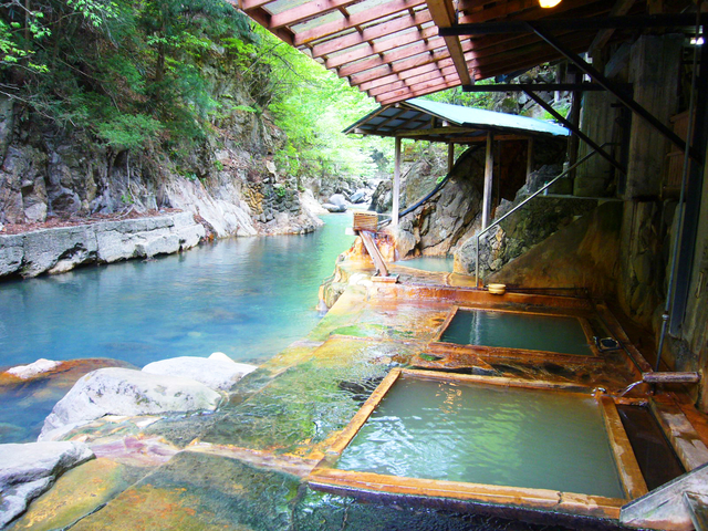温泉　風景 絶景温泉25選！客室露天風呂付き温泉宿・日帰り湯も | トラベルマガジン