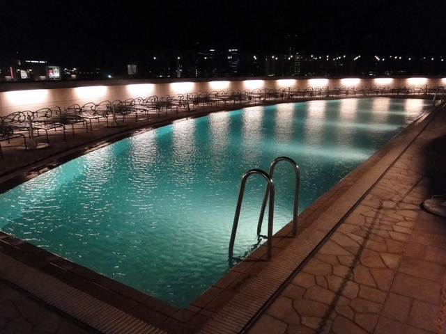 ナイトプール