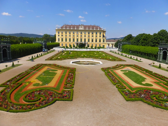 シェーンブルン宮殿と庭園群