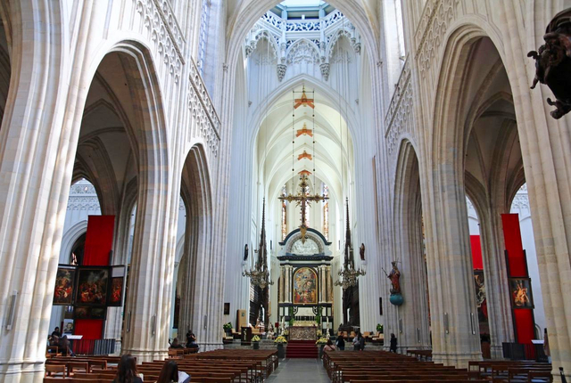 聖母大聖堂 (ノートルダム大聖堂)