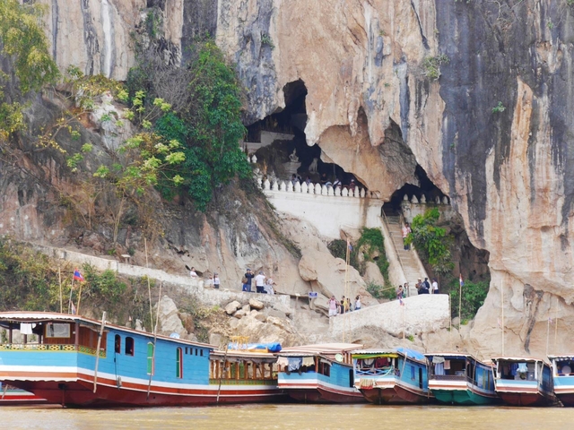 パクオウ（パークウー）洞窟