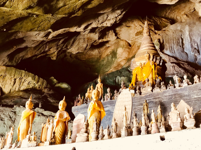 パクオウ（パークウー）洞窟