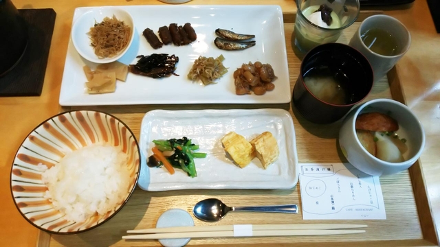 カフェレストラン やよい